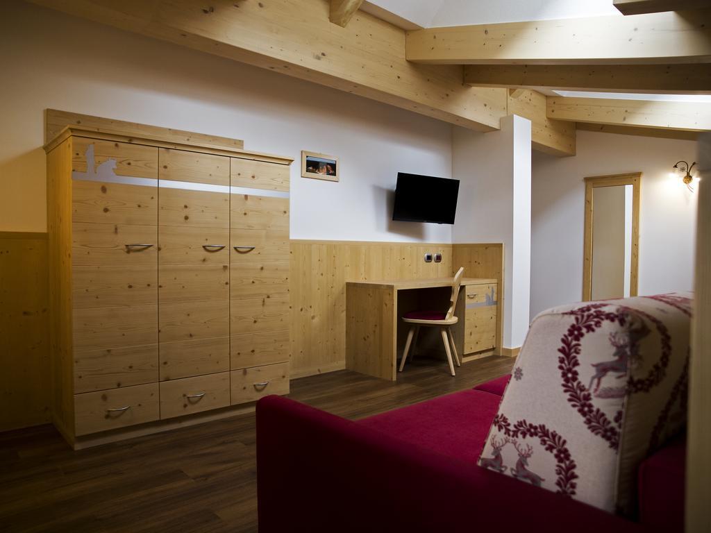 Hotel El Paster Pozza di Fassa Esterno foto