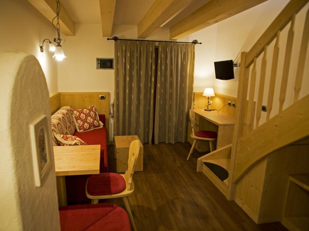 Hotel El Paster Pozza di Fassa Esterno foto