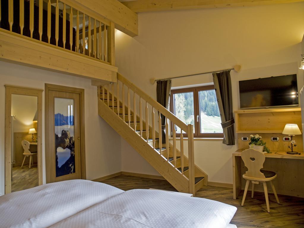 Hotel El Paster Pozza di Fassa Esterno foto