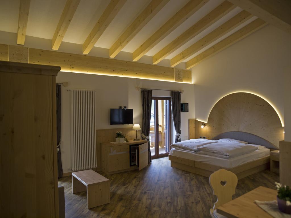 Hotel El Paster Pozza di Fassa Esterno foto