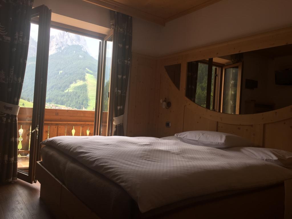 Hotel El Paster Pozza di Fassa Esterno foto