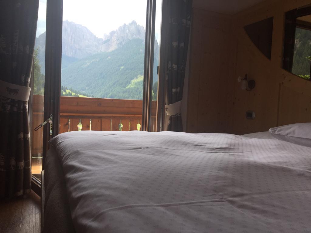 Hotel El Paster Pozza di Fassa Esterno foto