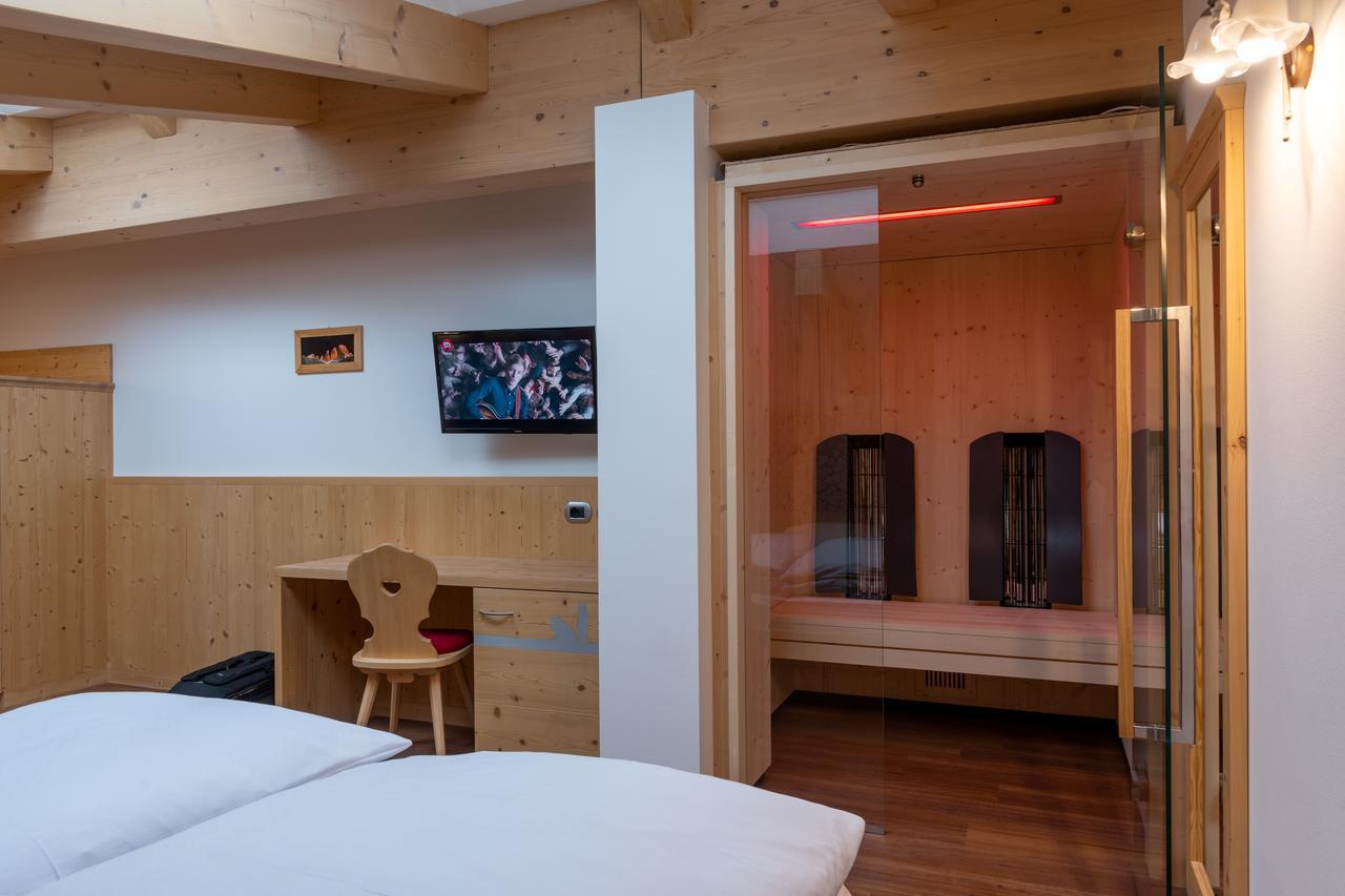 Hotel El Paster Pozza di Fassa Esterno foto