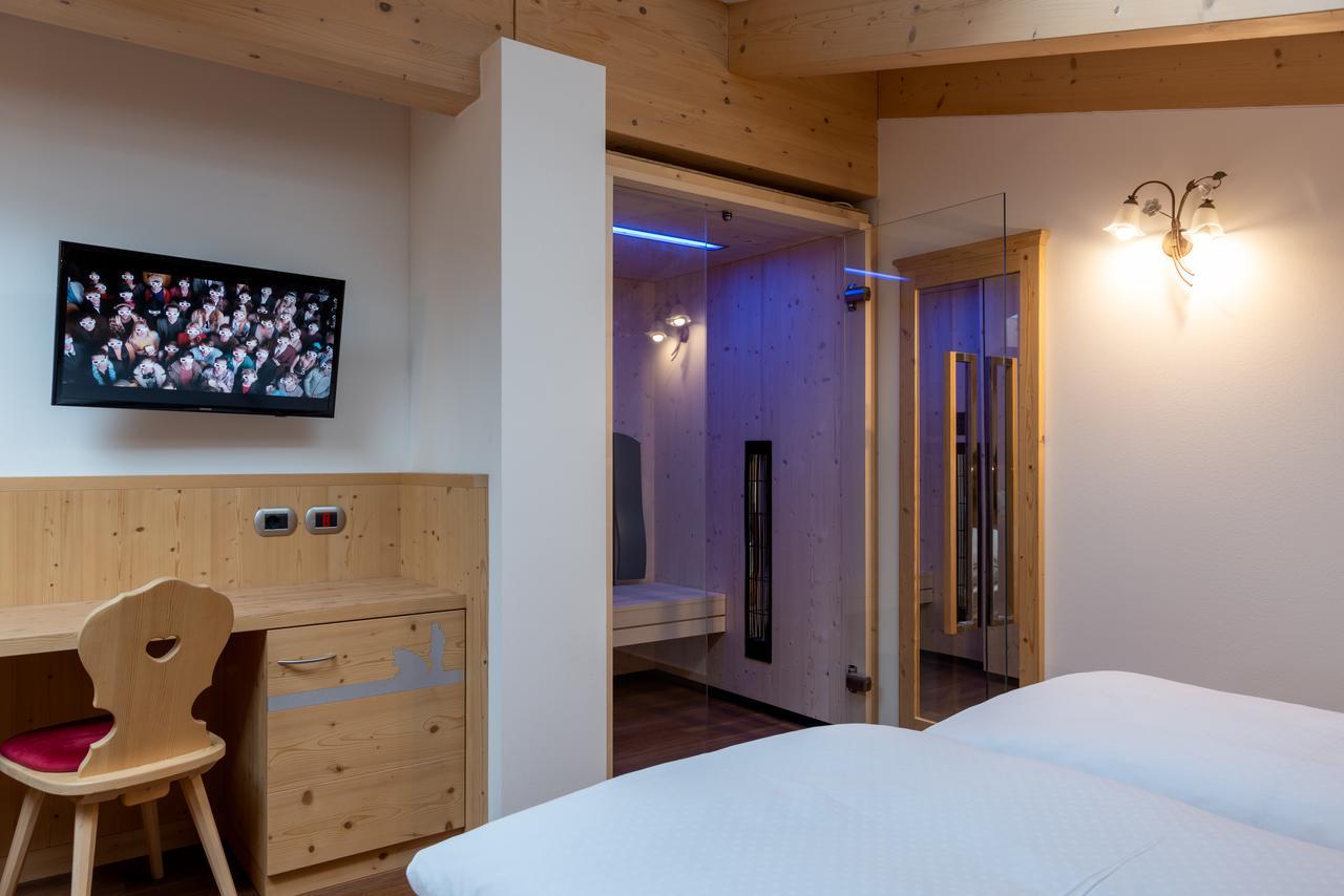 Hotel El Paster Pozza di Fassa Esterno foto