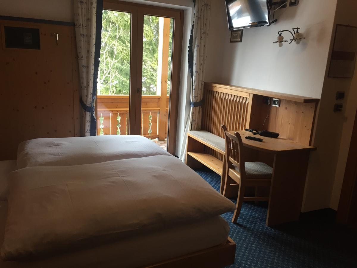 Hotel El Paster Pozza di Fassa Esterno foto